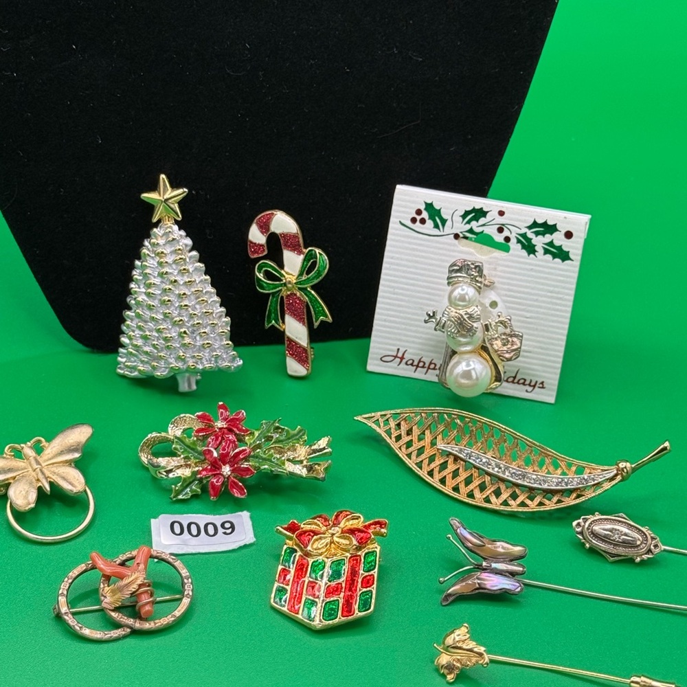 Festive Holiday Brooch and Stick Pin Set 0009